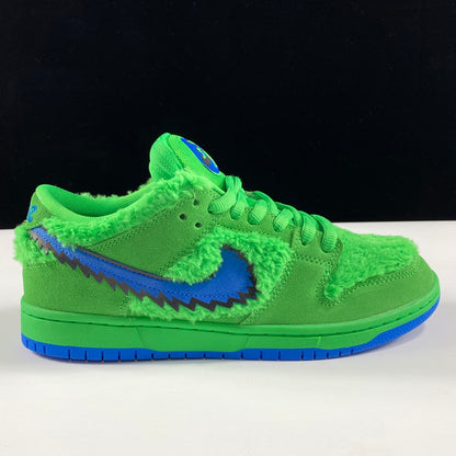 Grateful Dead × Nike SB Dunk Low "Green Bear"