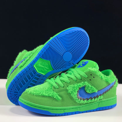 Grateful Dead × Nike SB Dunk Low "Green Bear"