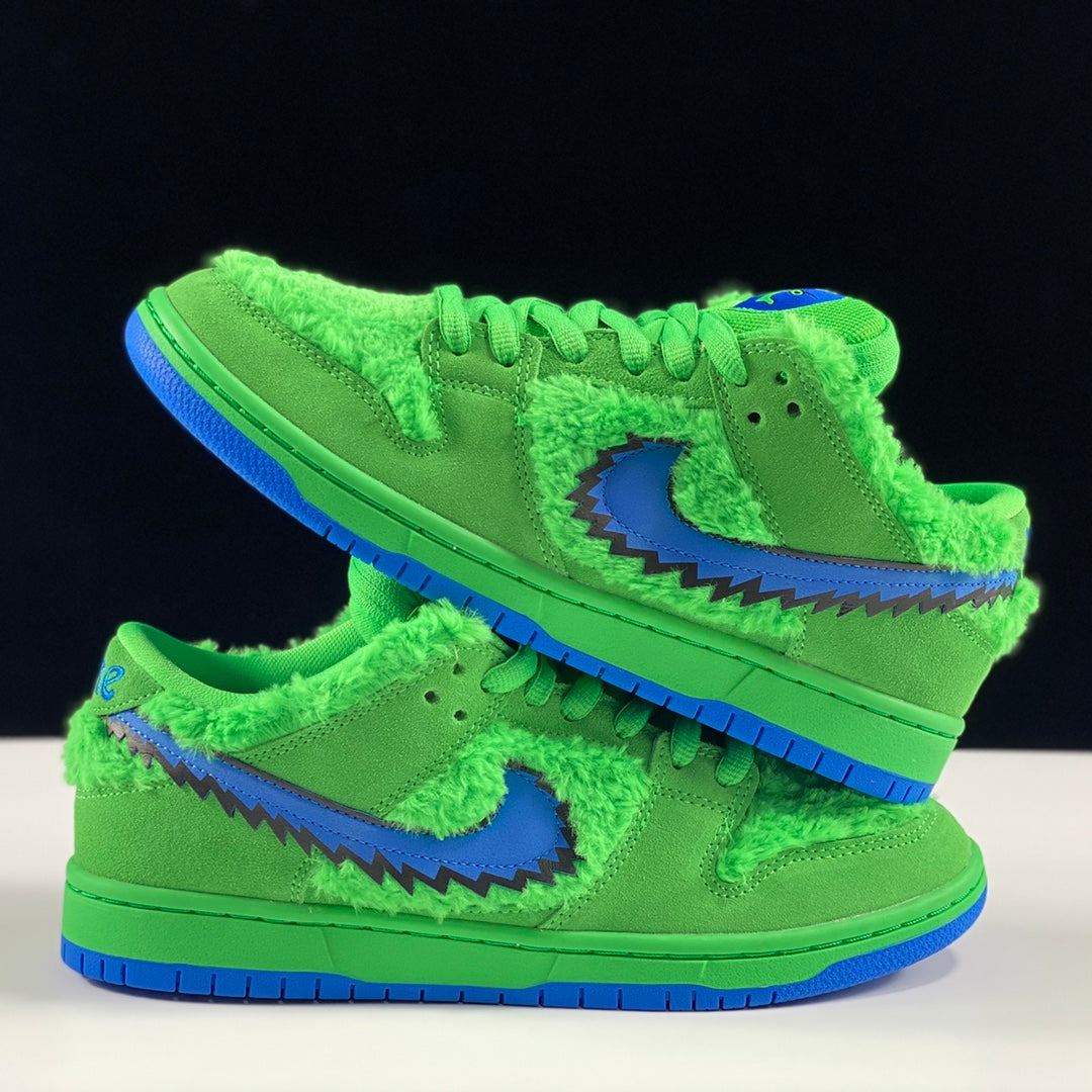 Grateful Dead × Nike SB Dunk Low "Green Bear"