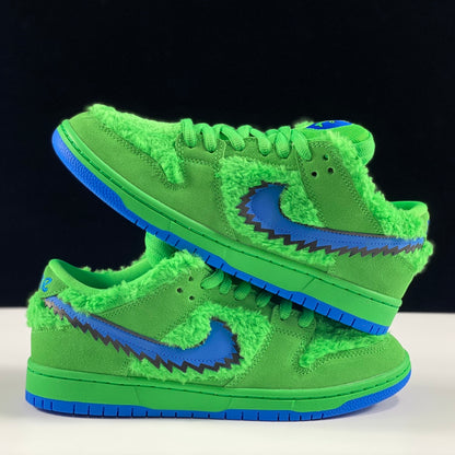 Grateful Dead × Nike SB Dunk Low "Green Bear"