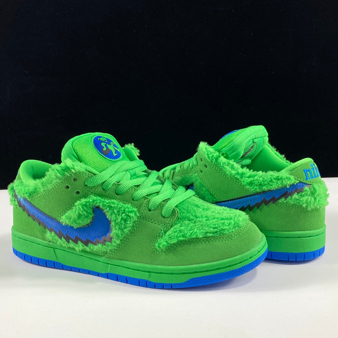Grateful Dead × Nike SB Dunk Low "Green Bear"
