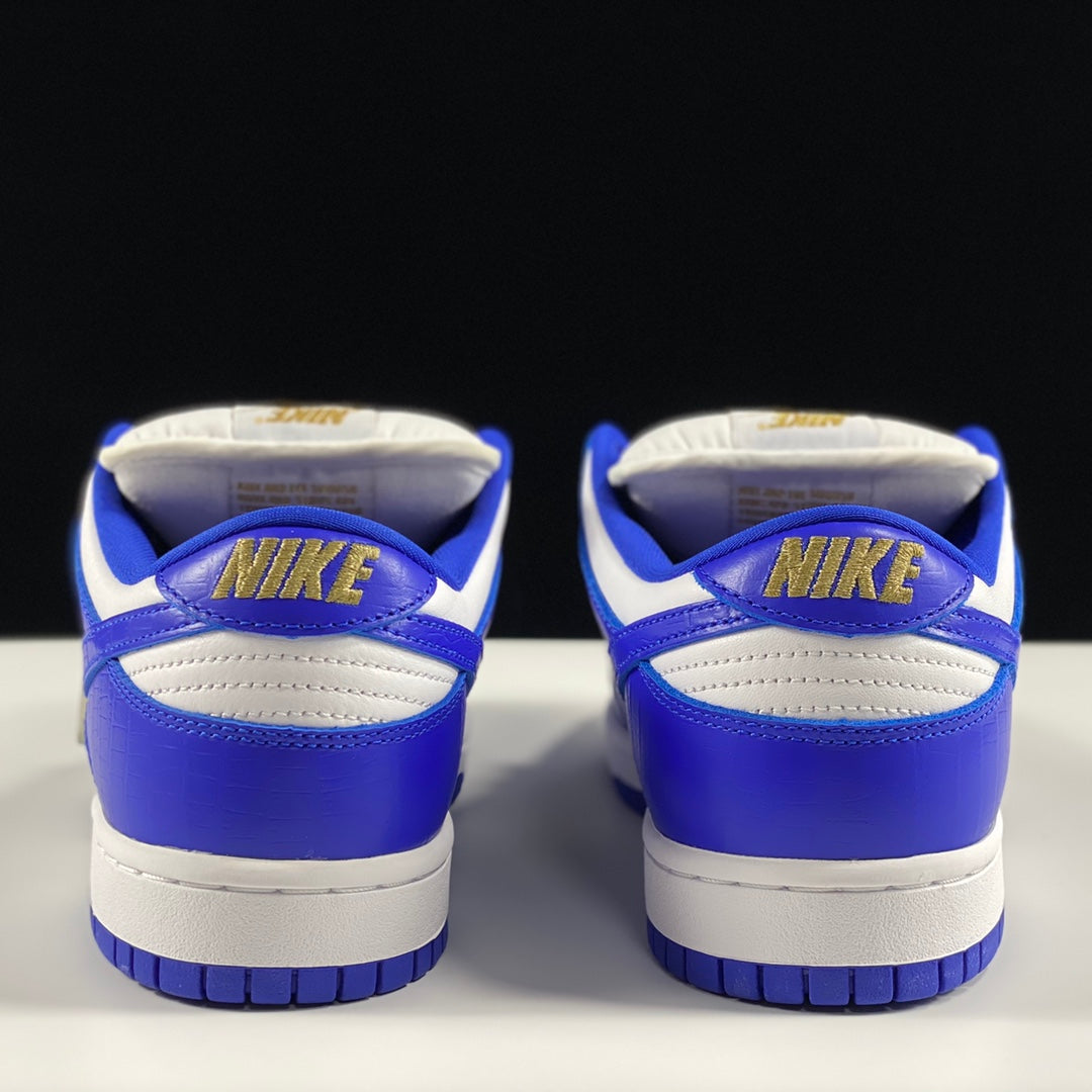 Supreme × Nike SB Dunk Low OG QS "Gold Stars" White/Hyper Blue"