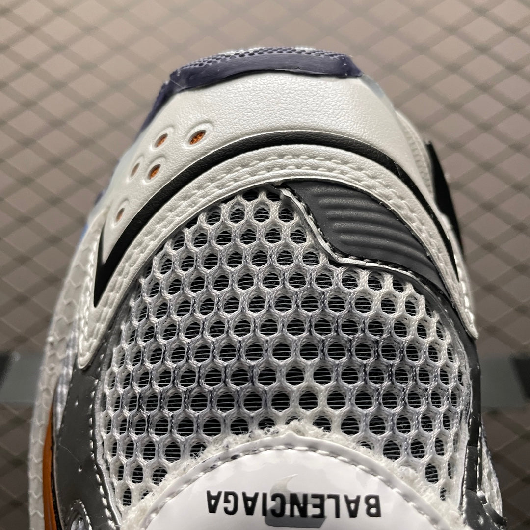 BALENCIAGA  MEN'S RUNNER SNEAKER IN GREY