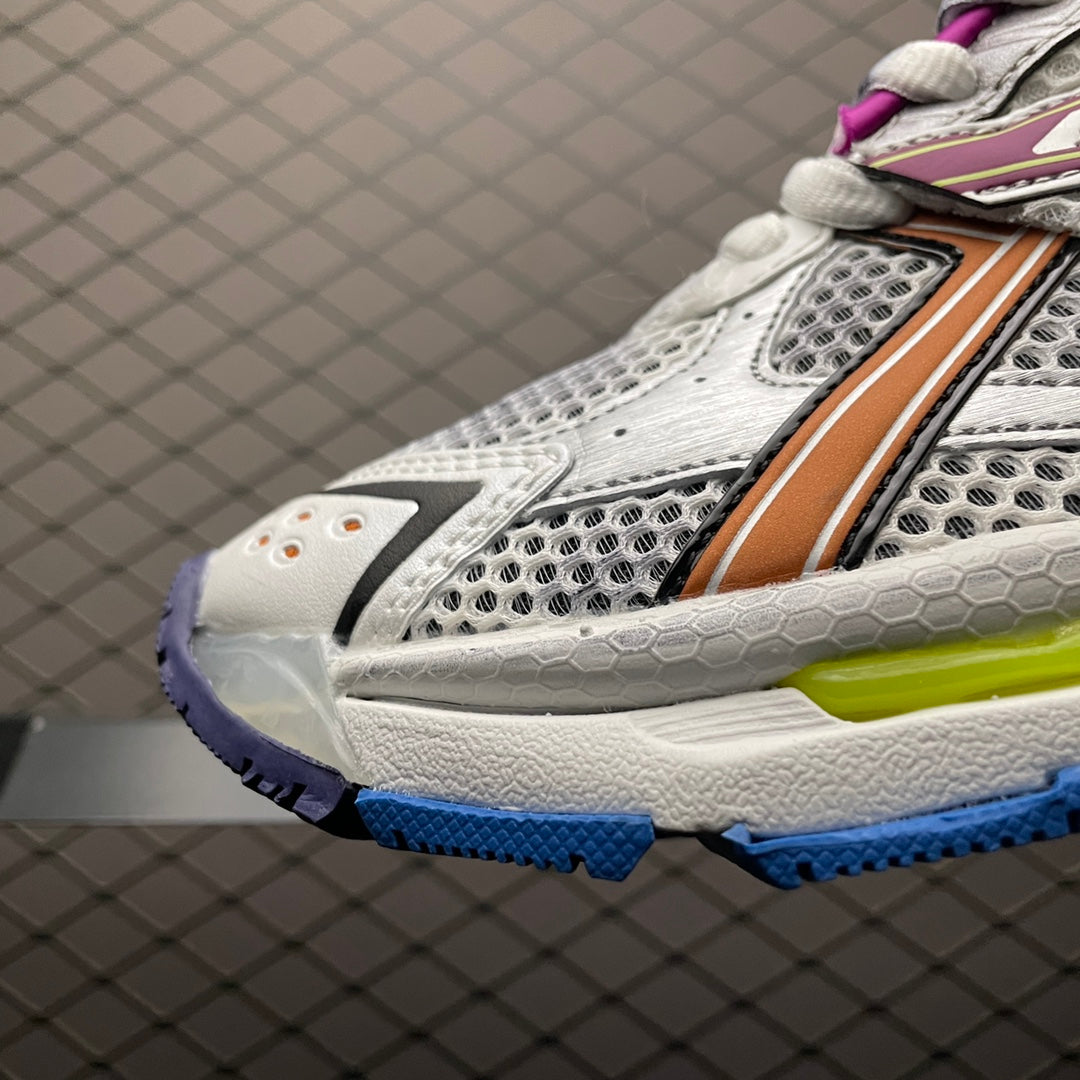 BALENCIAGA  MEN'S RUNNER SNEAKER IN GREY