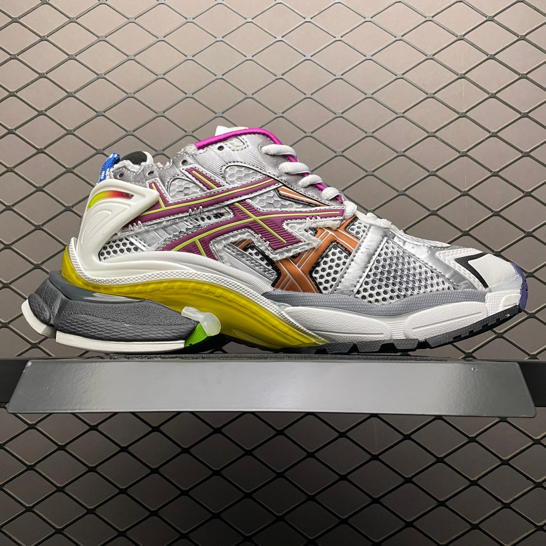 BALENCIAGA  MEN'S RUNNER SNEAKER IN GREY