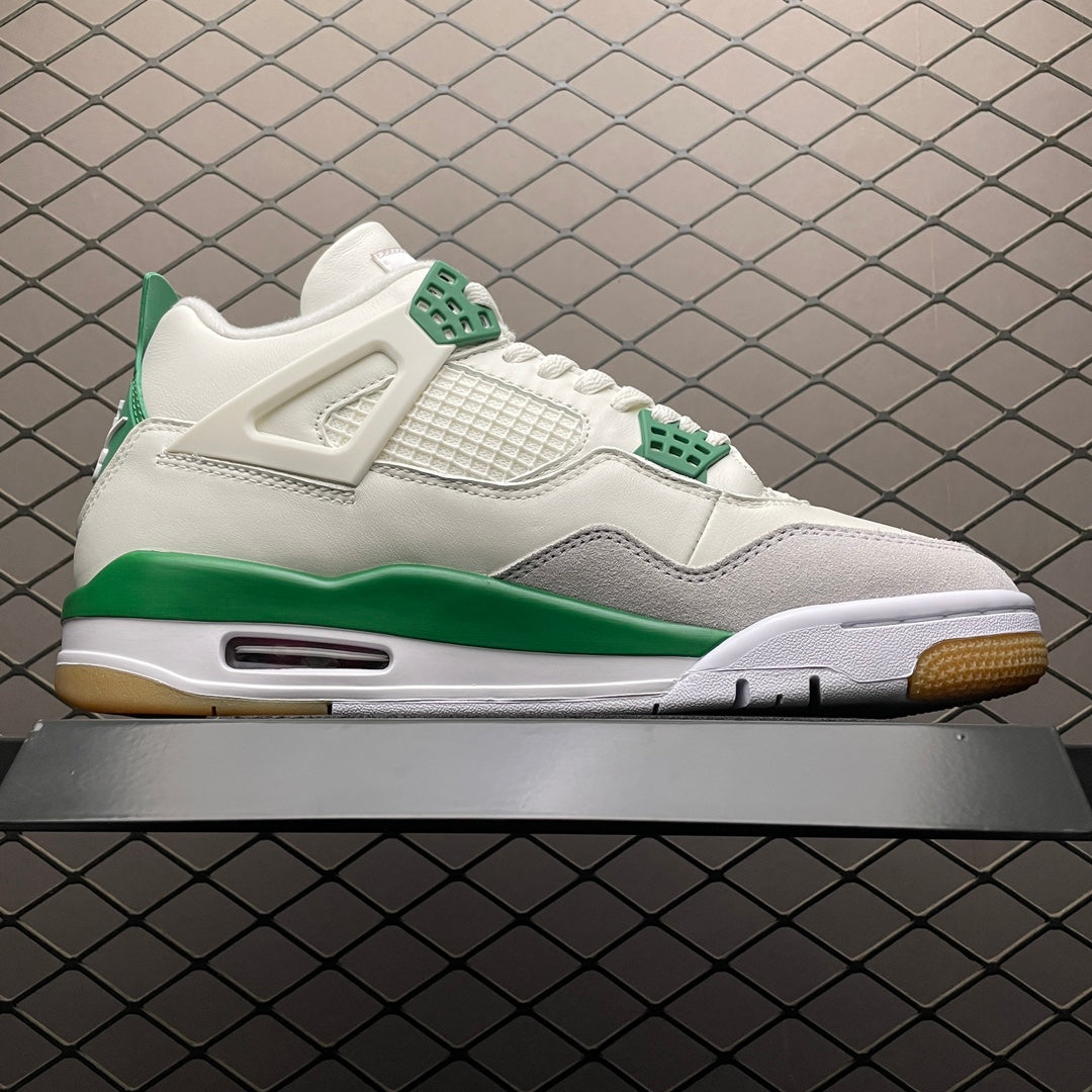 Nike SB × Air Jordan 4 "Pine Green"