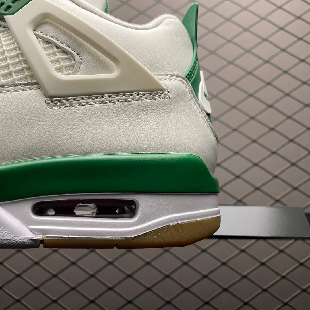 Nike SB × Air Jordan 4 "Pine Green"