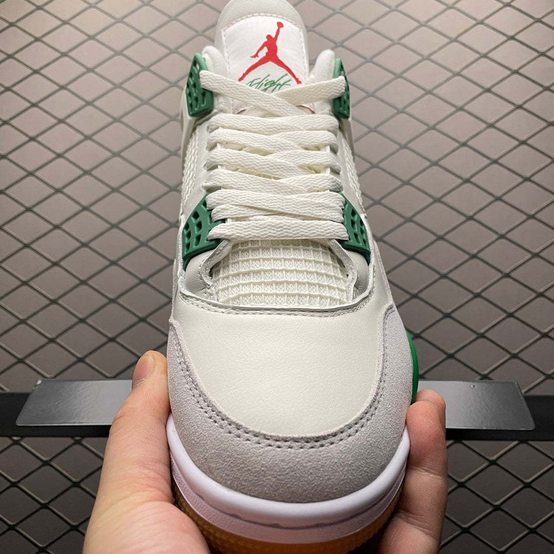 Nike SB × Air Jordan 4 "Pine Green"