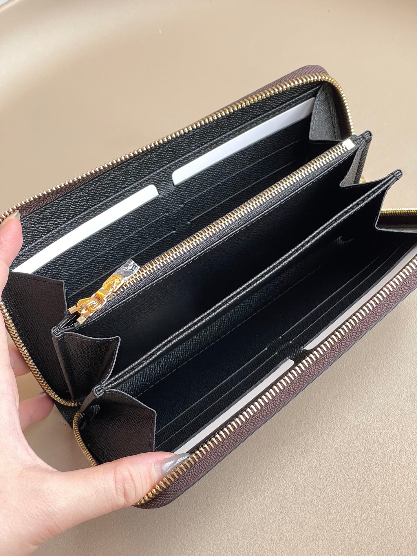 Louis Vuitton Zippy Wallet