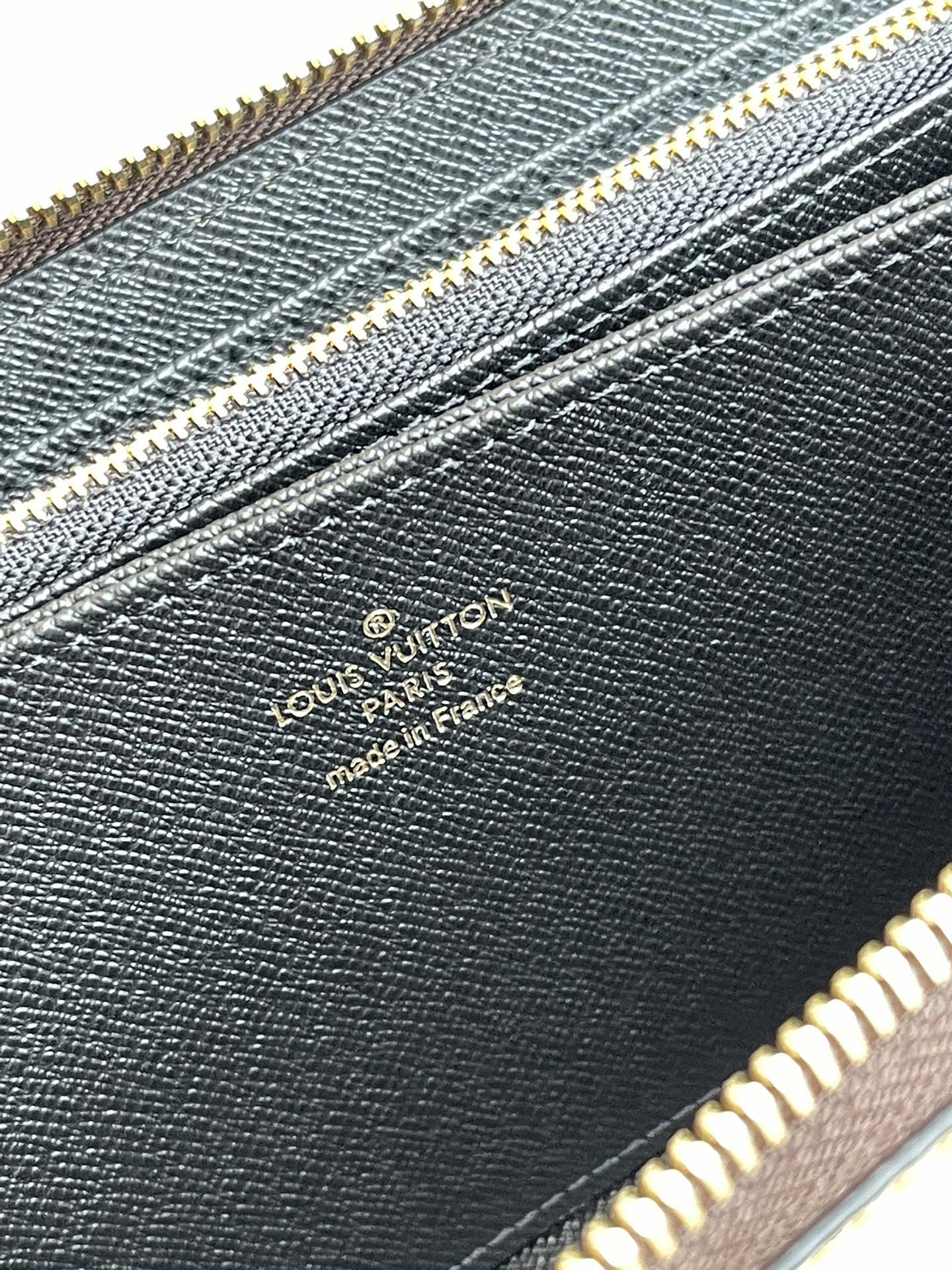 Louis Vuitton Zippy Wallet