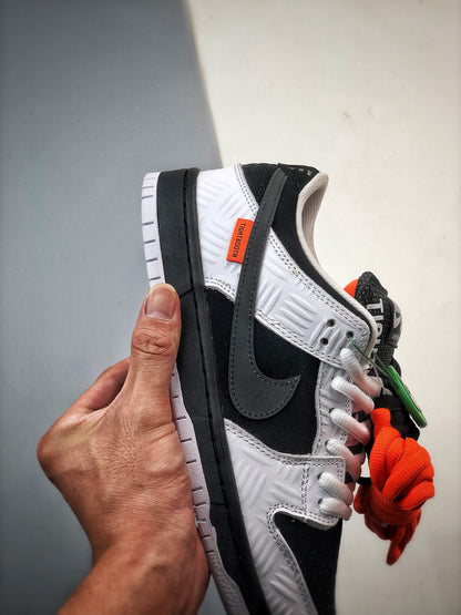 TIGHTBOOTH × Nike SB Dunk Low "White/Black"