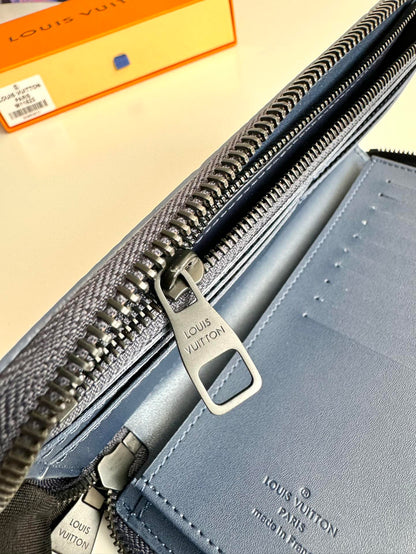 Louis Vuitton  Zippy Wallet Vertical