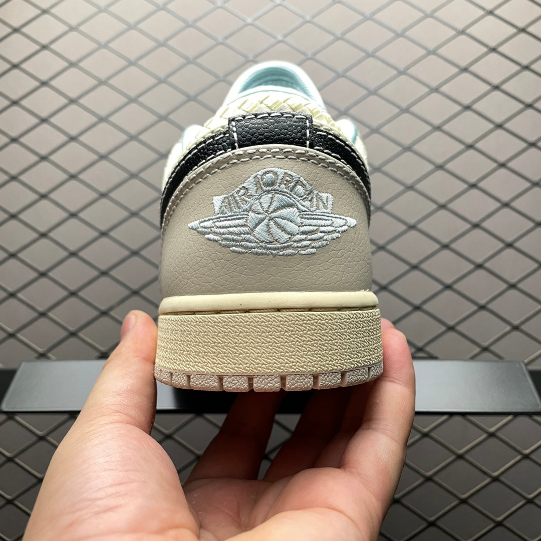 Nike Air Jordan 1 Low "Sanddrift"