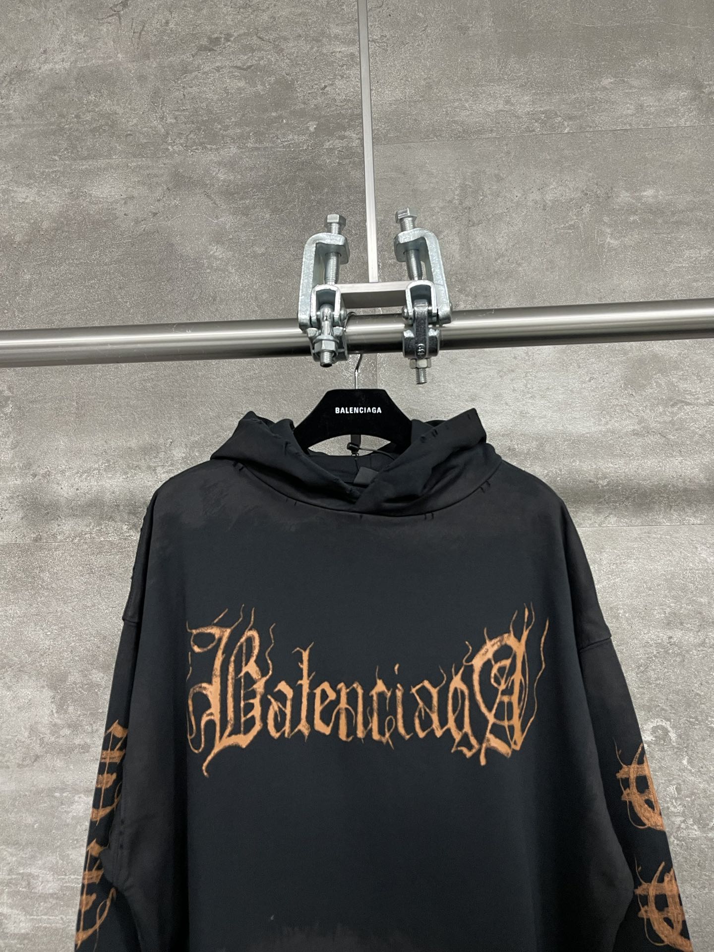 BALENCIAGA MENS Heavy Metal Logo Hoodie "Black"