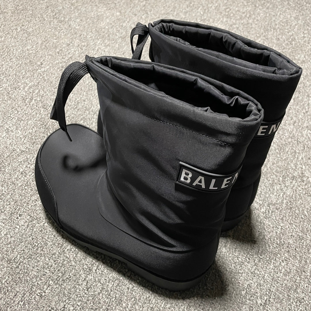 BALENCIAGA MENS Skiwear Alaska Low Boot Nylon "Black"