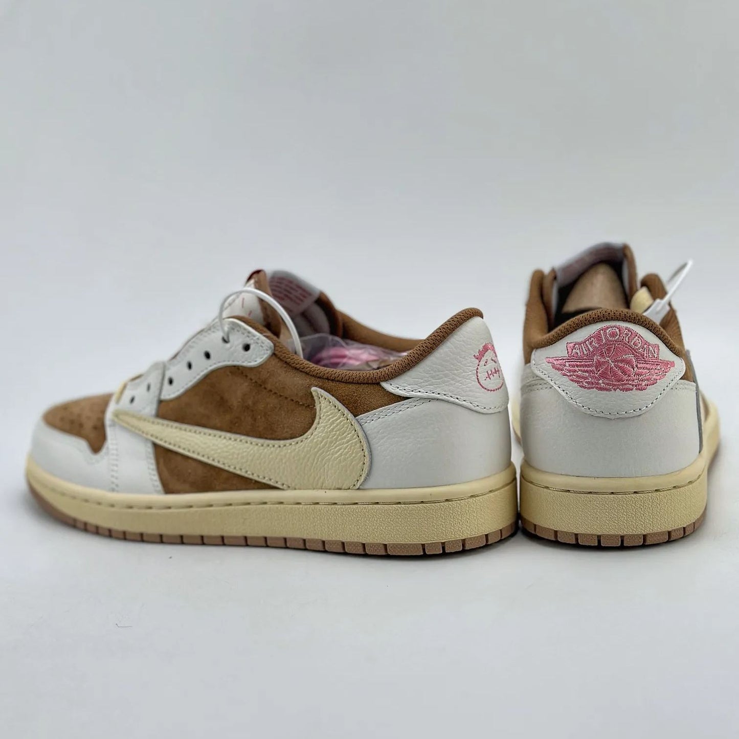 Travis Scott × Nike Air Jordan 1 Low OG SP "Sail/Shy Pink"