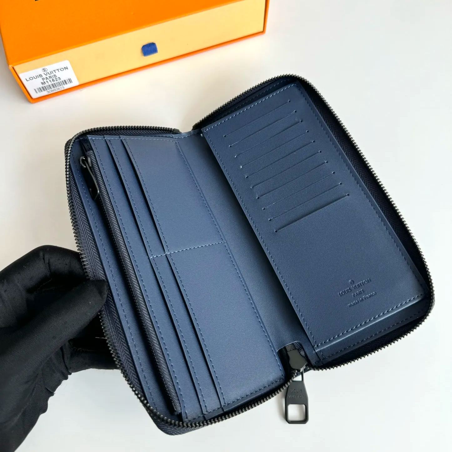Louis Vuitton  Zippy Wallet Vertical