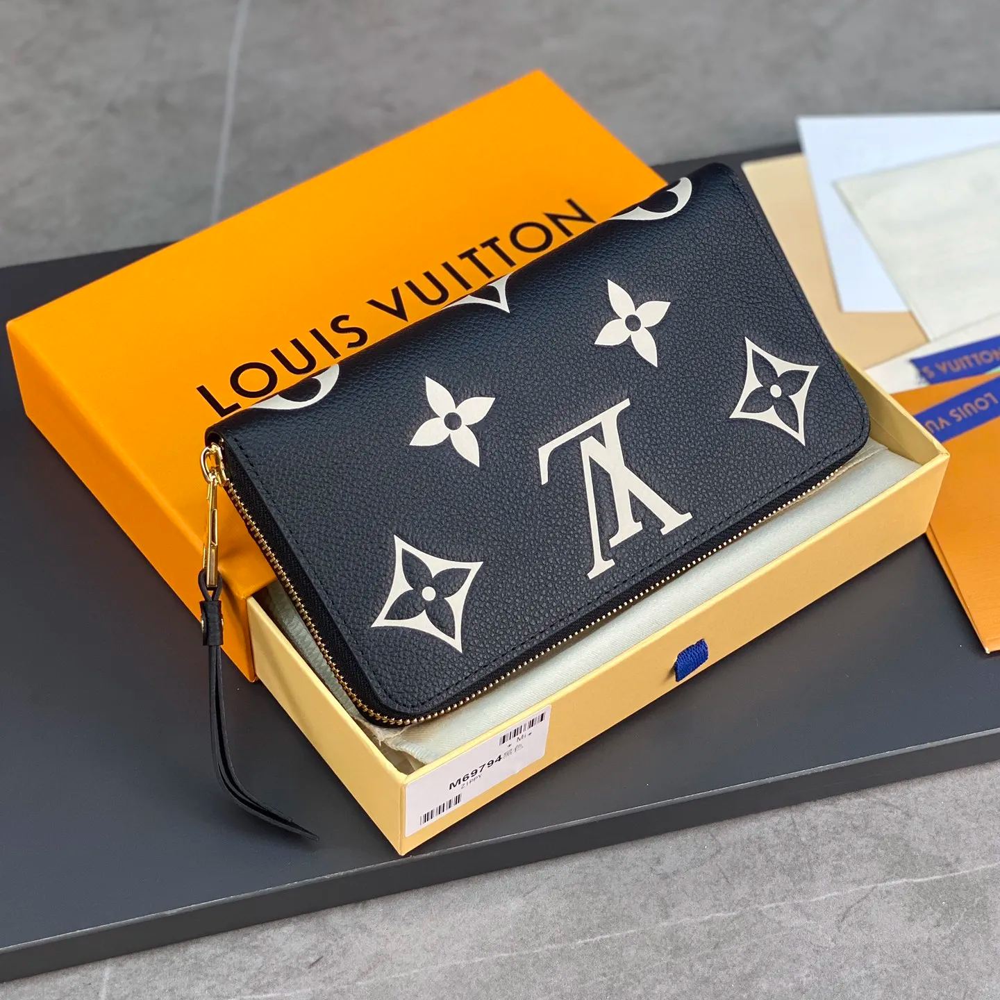 Louis Vuitton Zippy Wallet