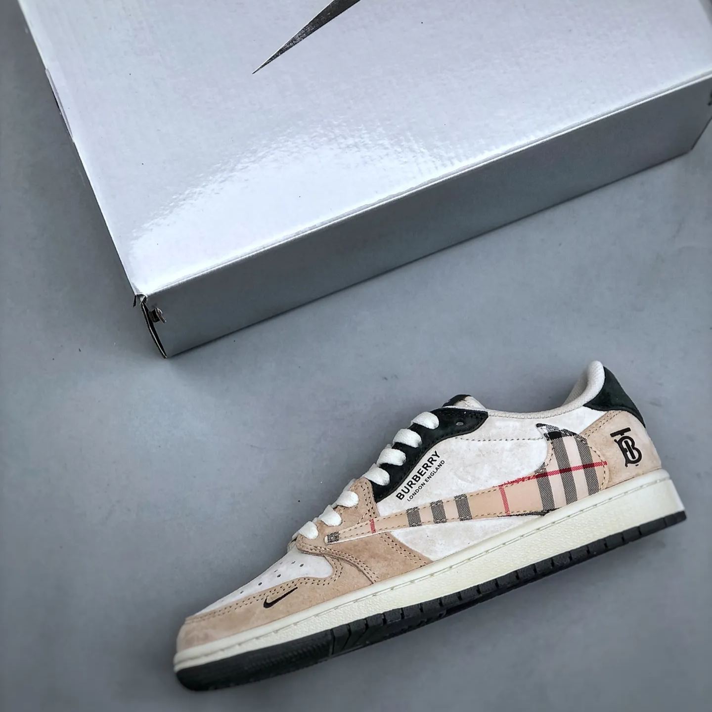 Travis Scott x Nike Air Jordan 1 Low x BURBERRY Air Jordan 1 Low