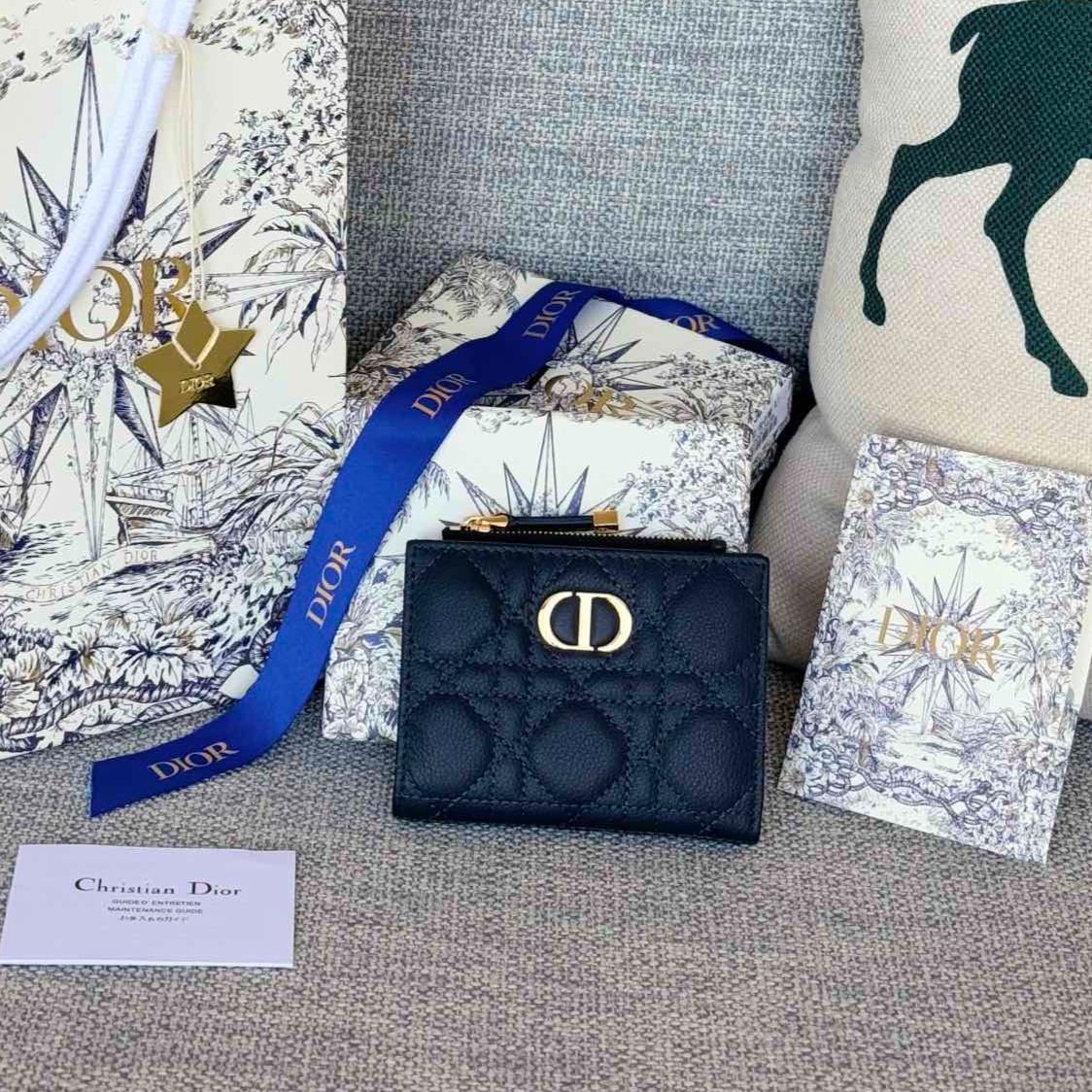 Dior 30 Montaigne Dahlia Wallet