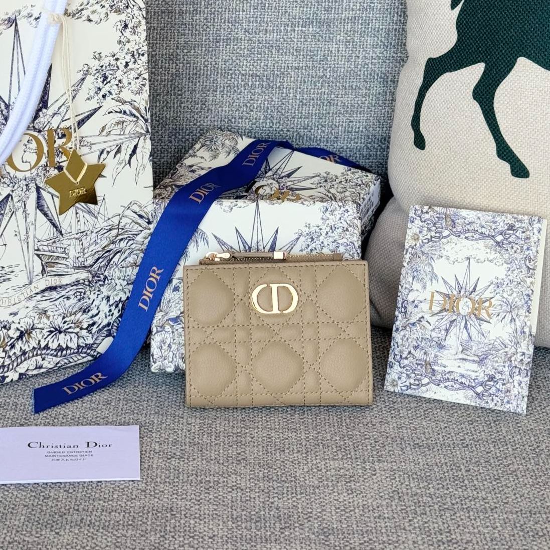 Dior 30 Montaigne Dahlia Wallet