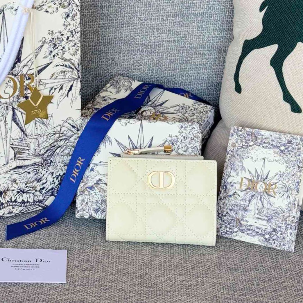 Dior 30 Montaigne Dahlia Wallet
