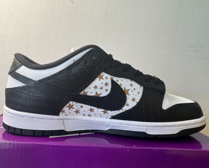 Supreme × Nike SB Dunk Low OG QS "Gold Stars" White/Black