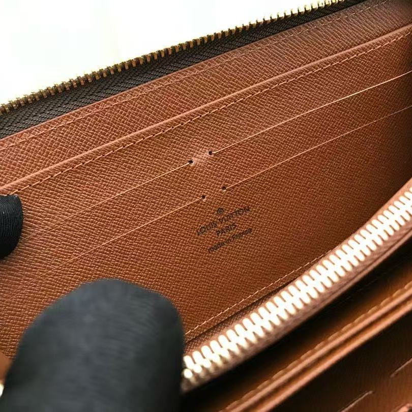 Louis Vuitton Zippy Wallet