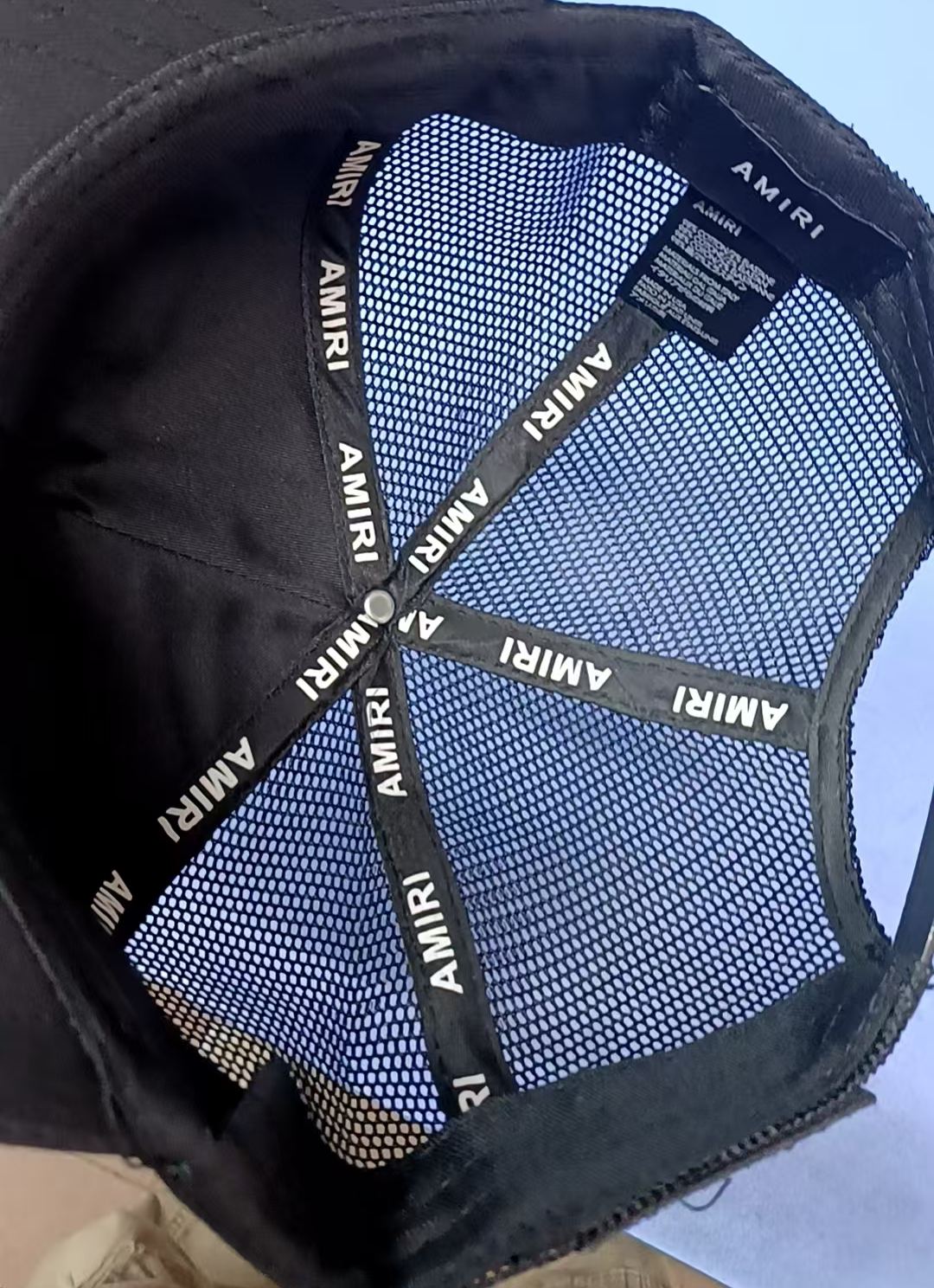 AMIRI ARTS DISTRICT TRUCKER HAT