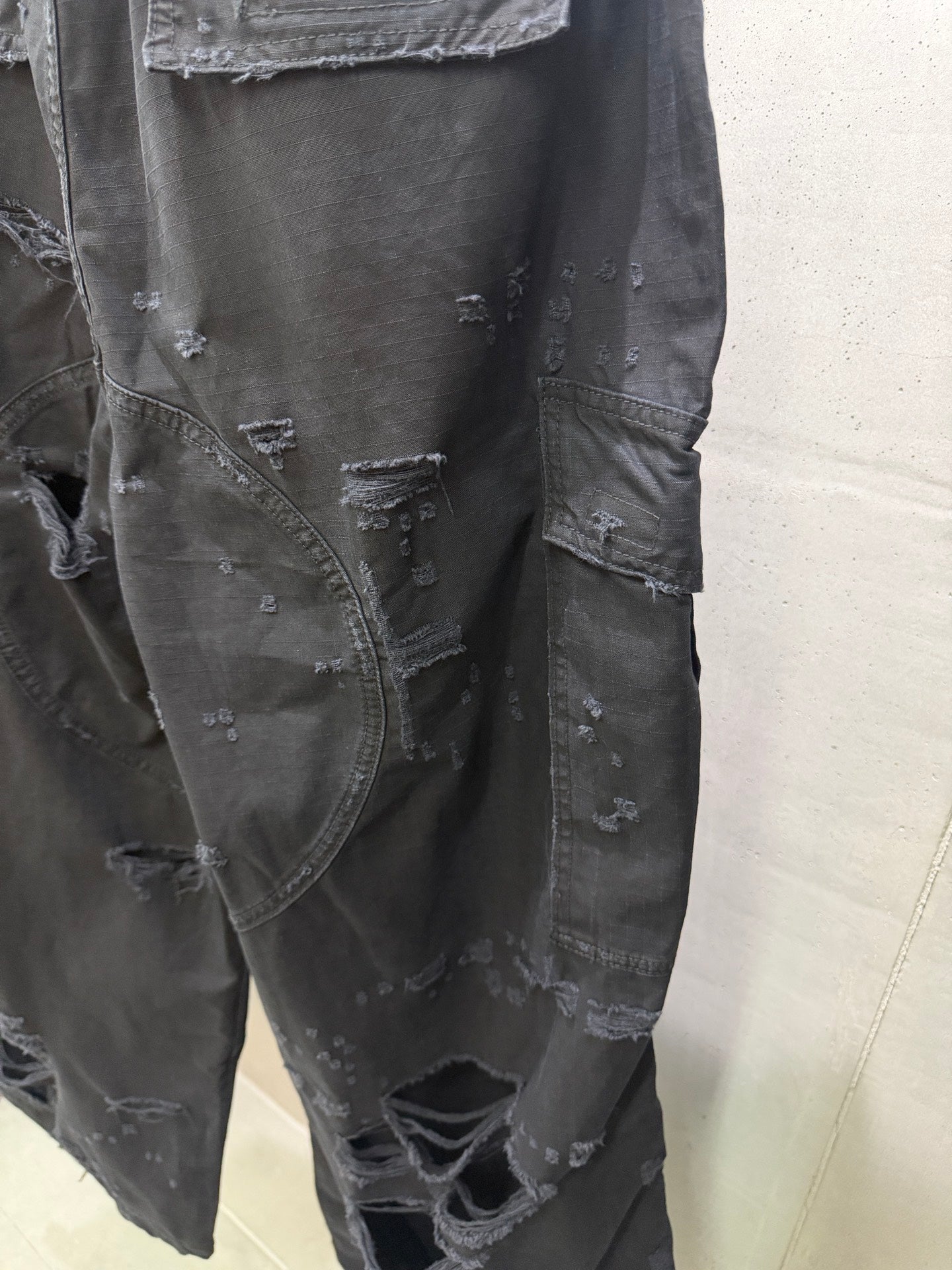 BALENCIAGA Men's Distressed Large Cargo Pants "Black"
