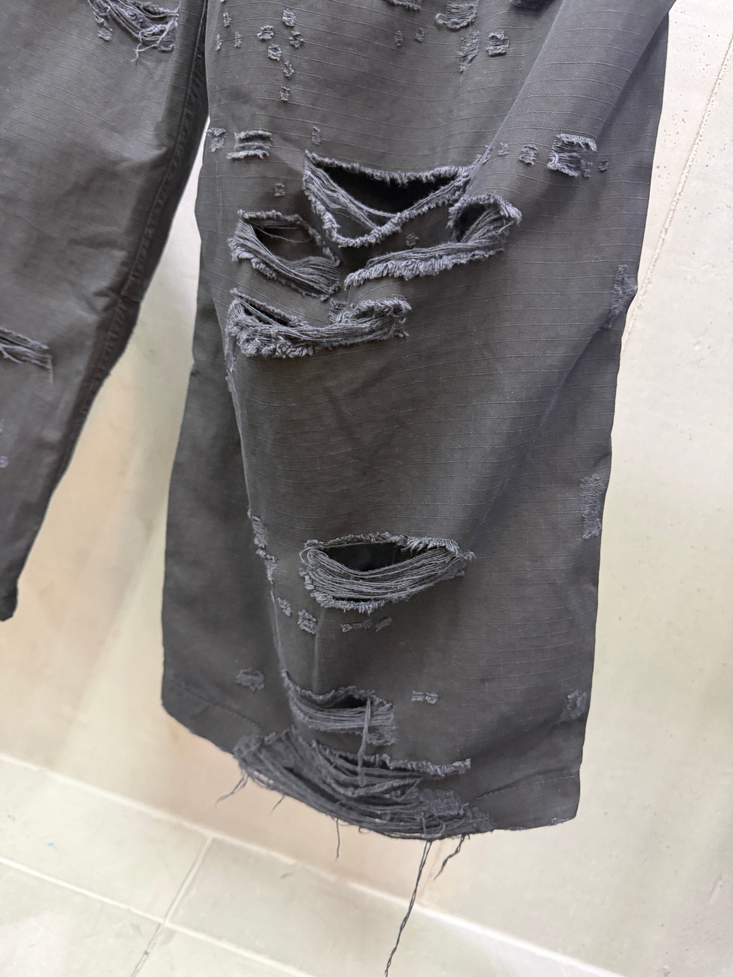 BALENCIAGA Men's Distressed Large Cargo Pants "Black"