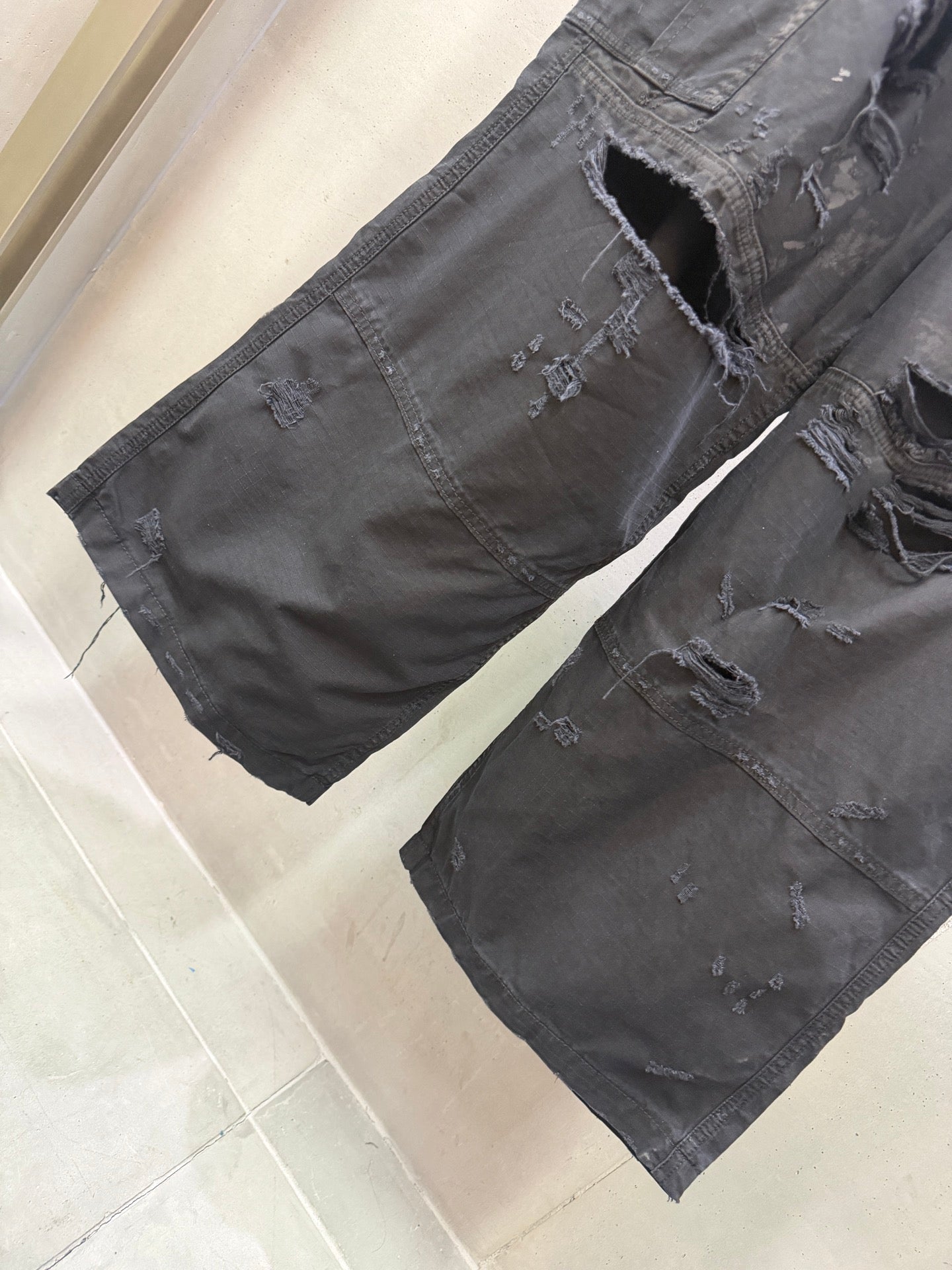 BALENCIAGA Men's Distressed Large Cargo Pants "Black"