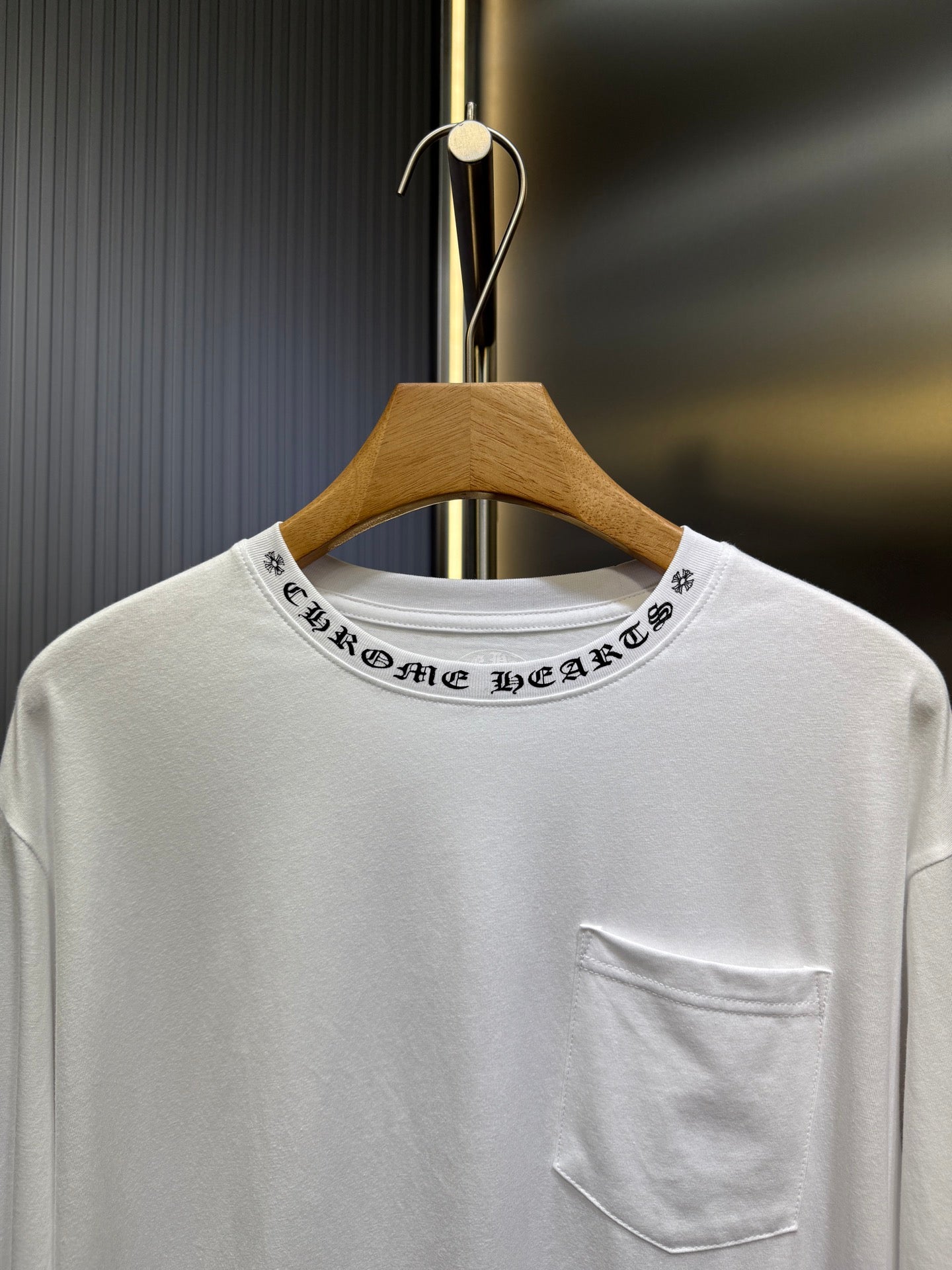 CHROME HEARTS neck logo T-shirt black x white