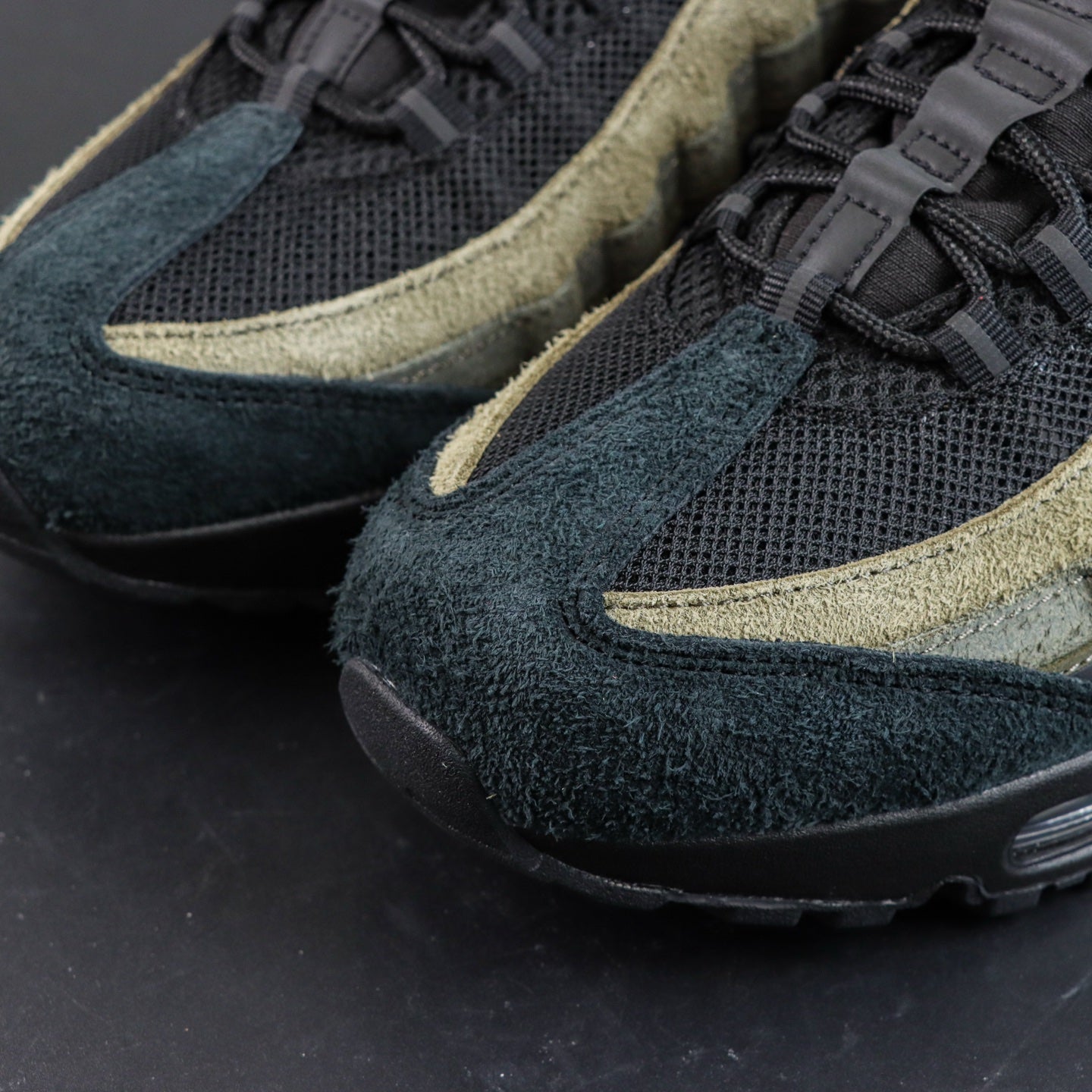 UNDEFEATED × Nike Air Max 95 "Medium Olive"