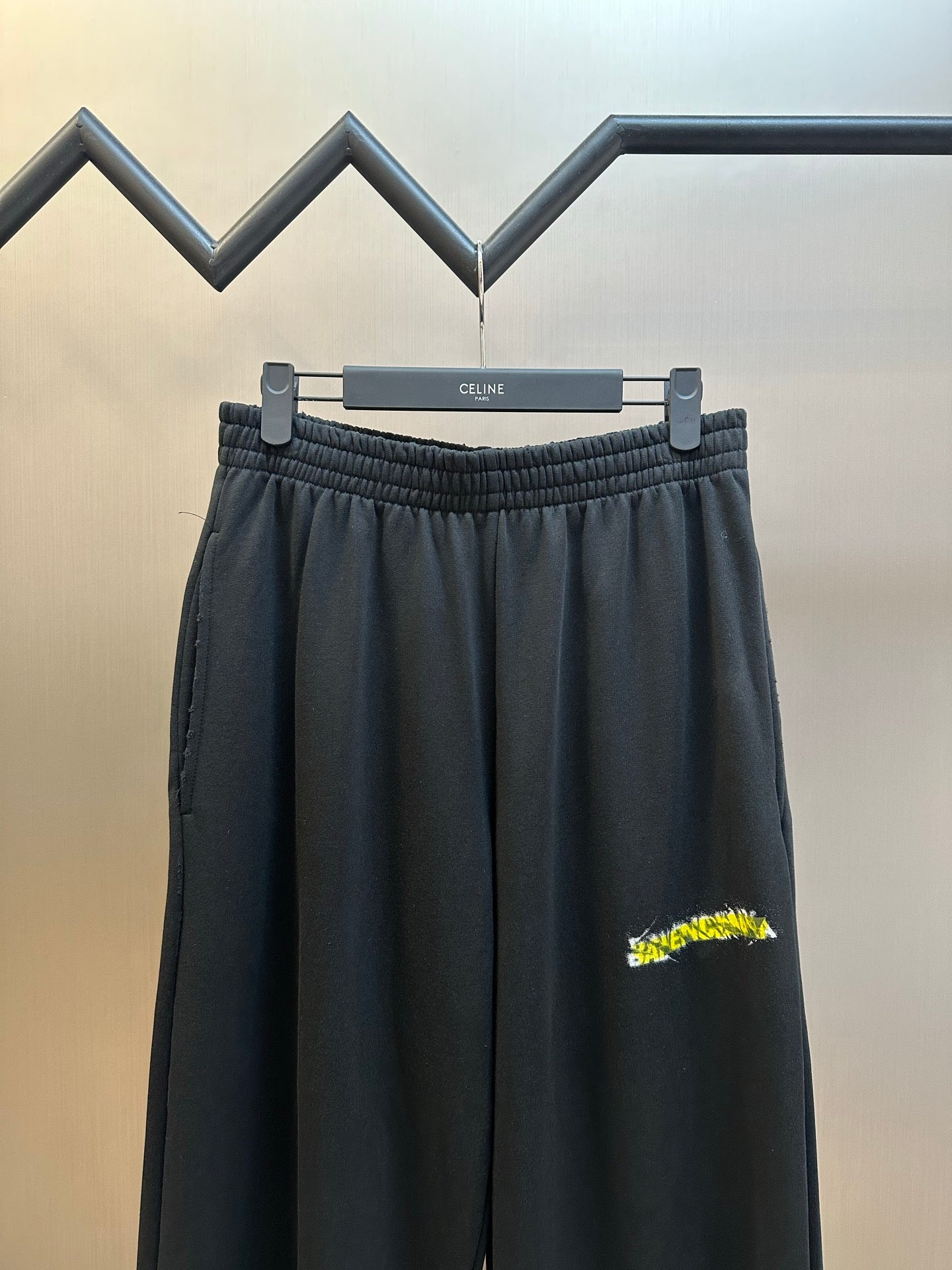 BALENCIAGA Messy Spray Baggy Sweatpants "Black"