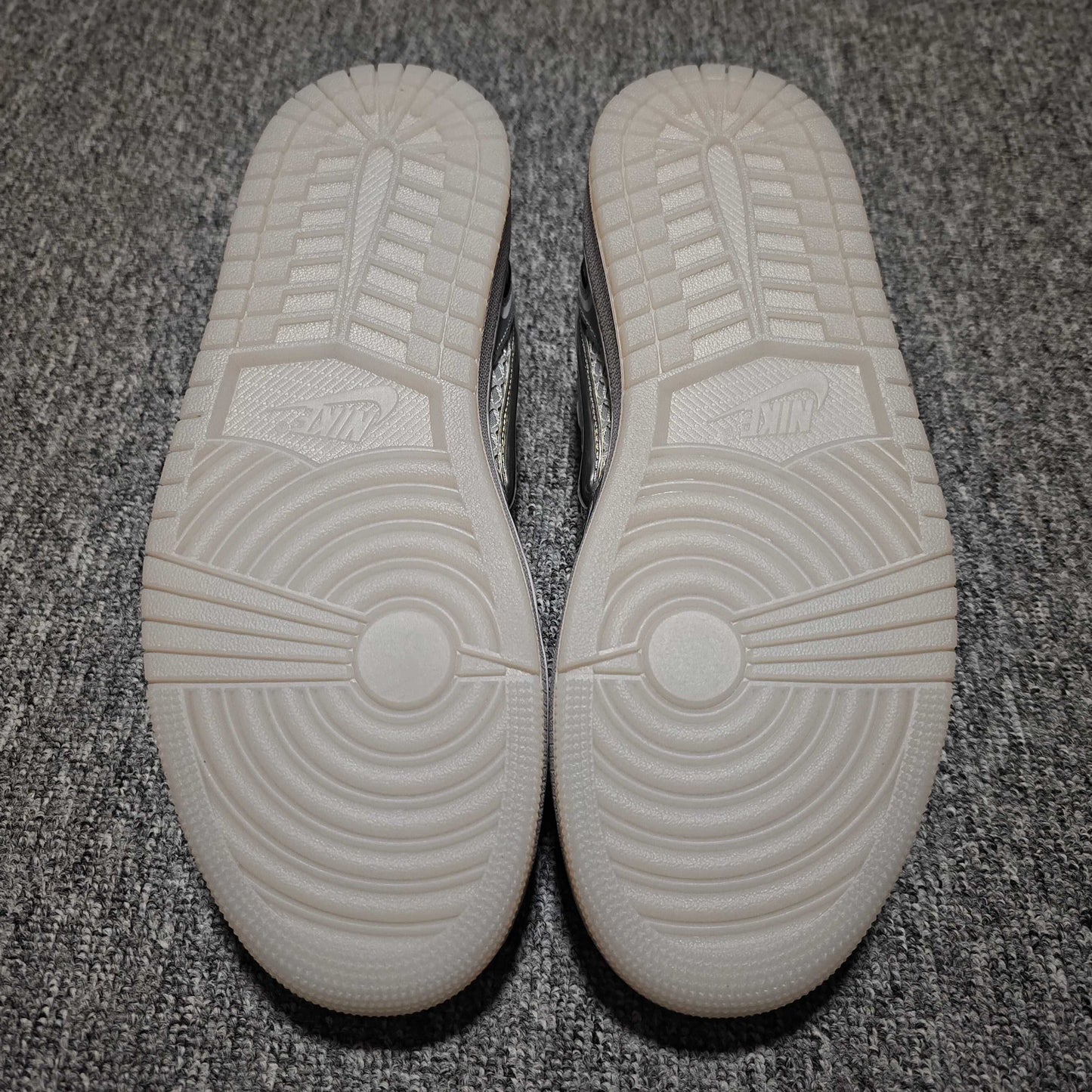 Nike Air Jordan 1 Low Method of Make "Neutral Grey/White/Pewter Grey/Metallic Silver"