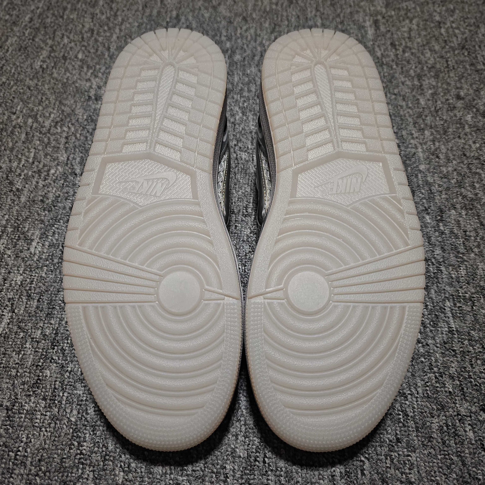 Nike Air Jordan 1 Low Method of Make "Neutral Grey/White/Pewter Grey/Metallic Silver"