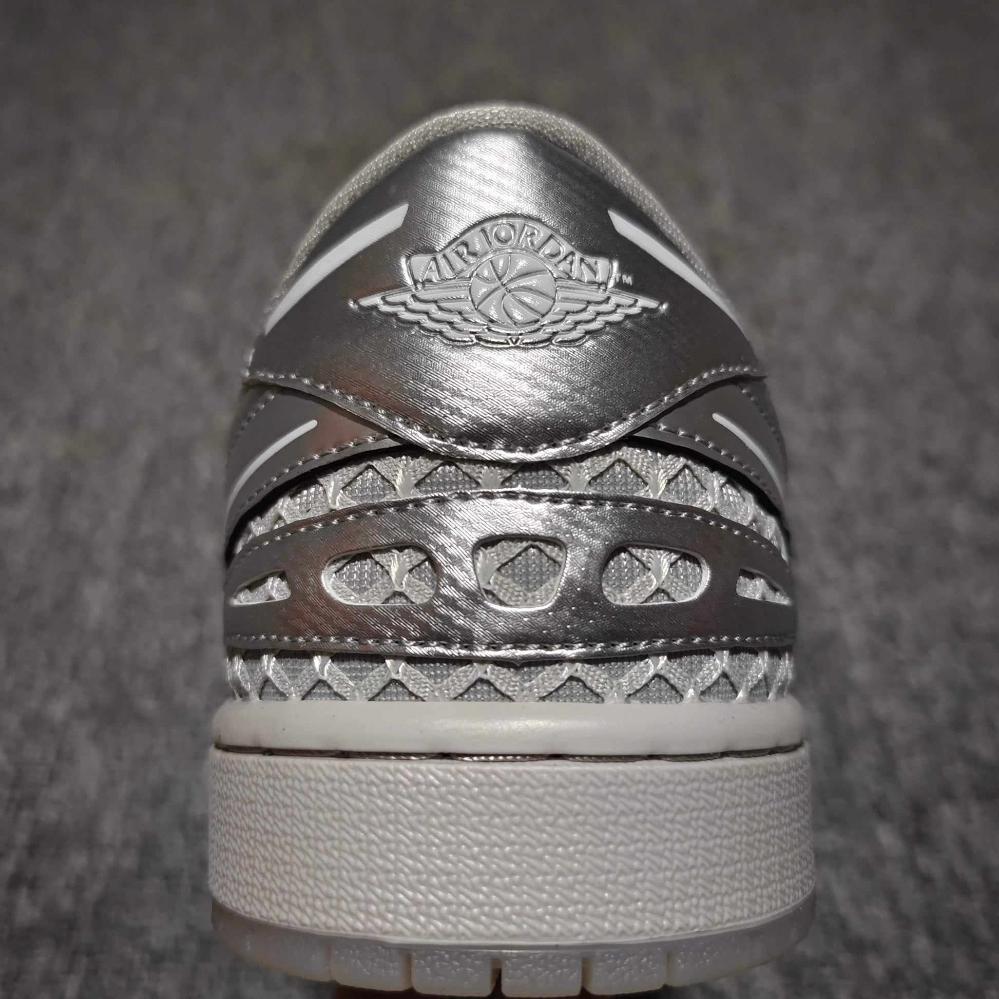 Nike Air Jordan 1 Low Method of Make "Neutral Grey/White/Pewter Grey/Metallic Silver"