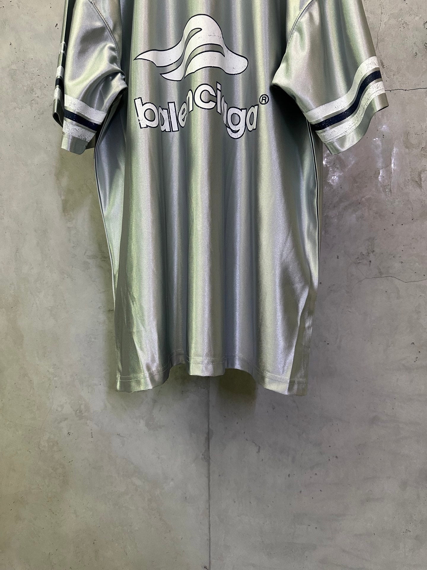 BALENCIAGA 3b Football silhouette V-neck T-shirt