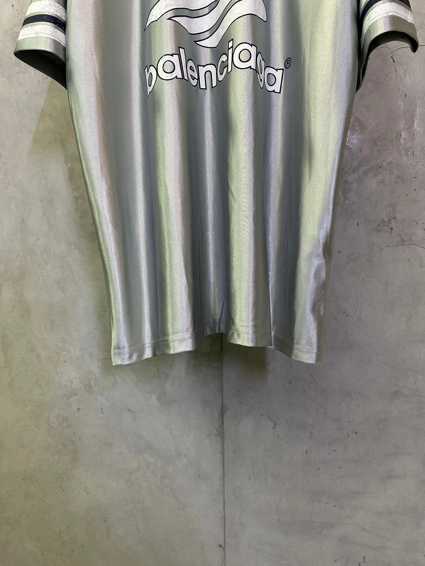 BALENCIAGA 3b Football silhouette V-neck T-shirt