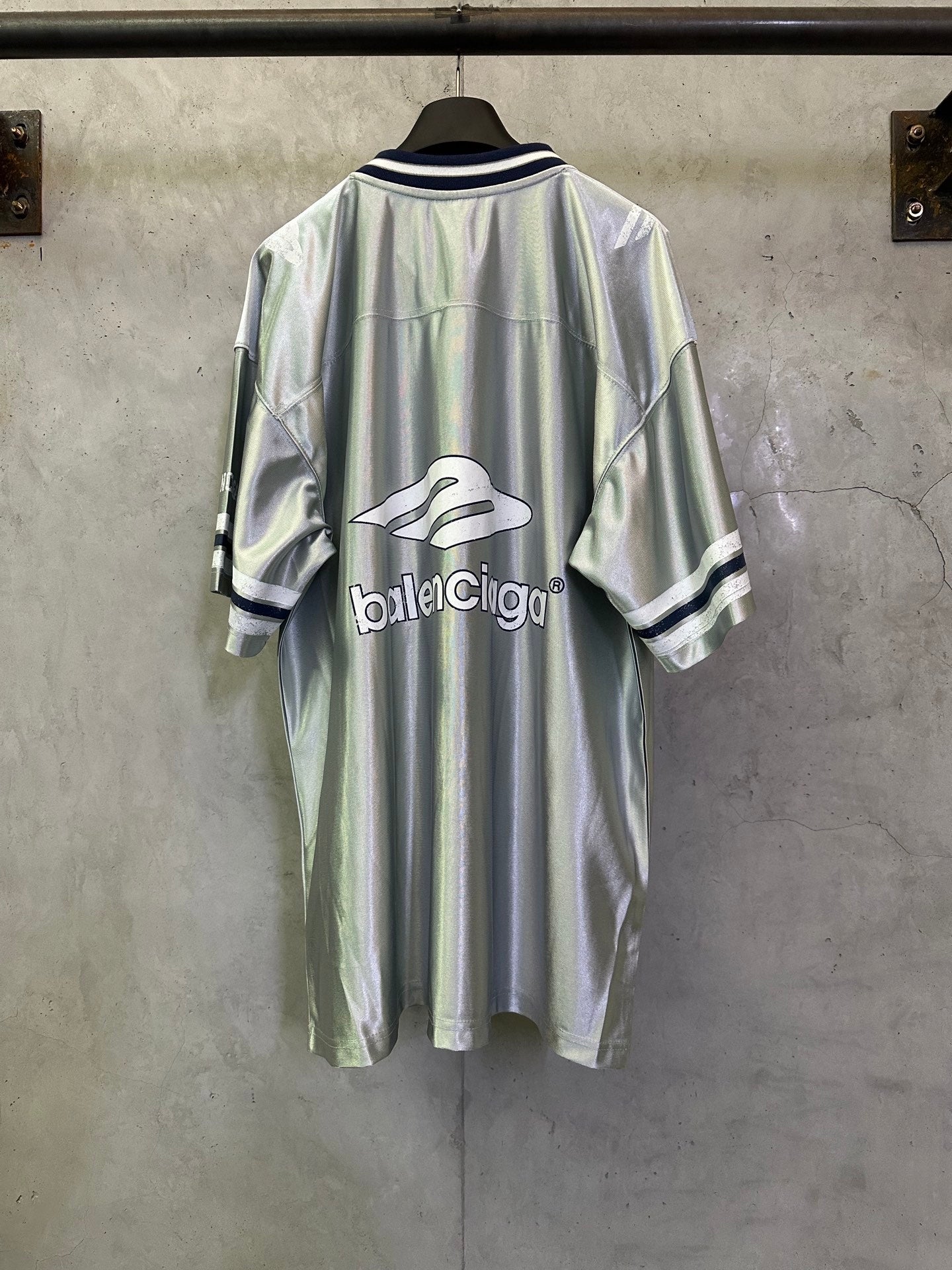 BALENCIAGA 3b Football silhouette V-neck T-shirt