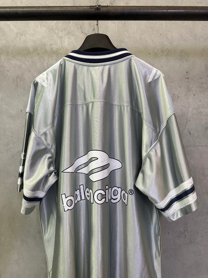 BALENCIAGA 3b Football silhouette V-neck T-shirt
