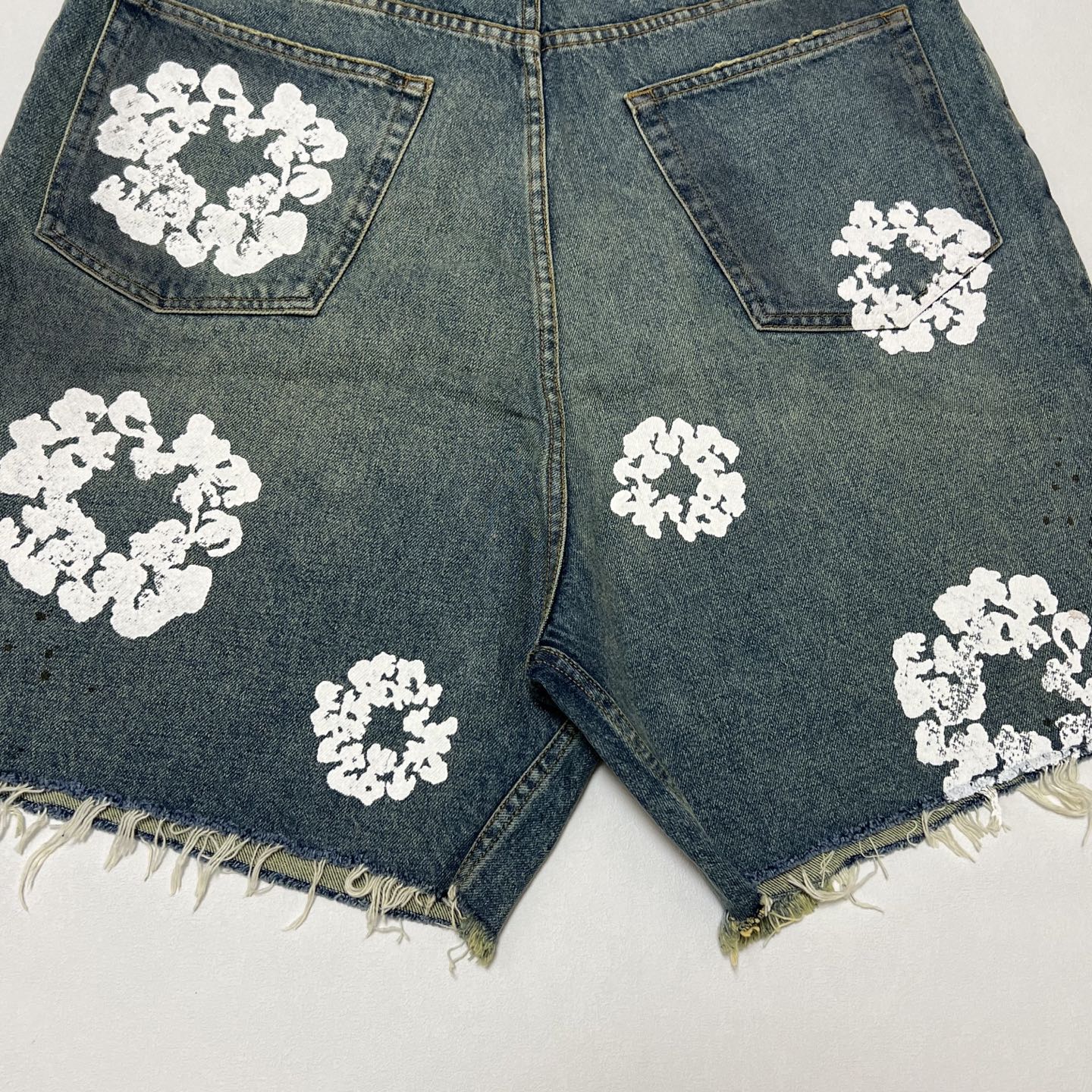 DENIM TEARS x LEVI'S Dirty Wash Wreath Short "Light Wash"