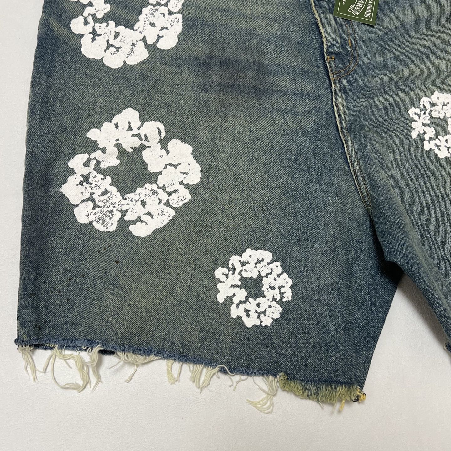 DENIM TEARS x LEVI'S Dirty Wash Wreath Short "Light Wash"