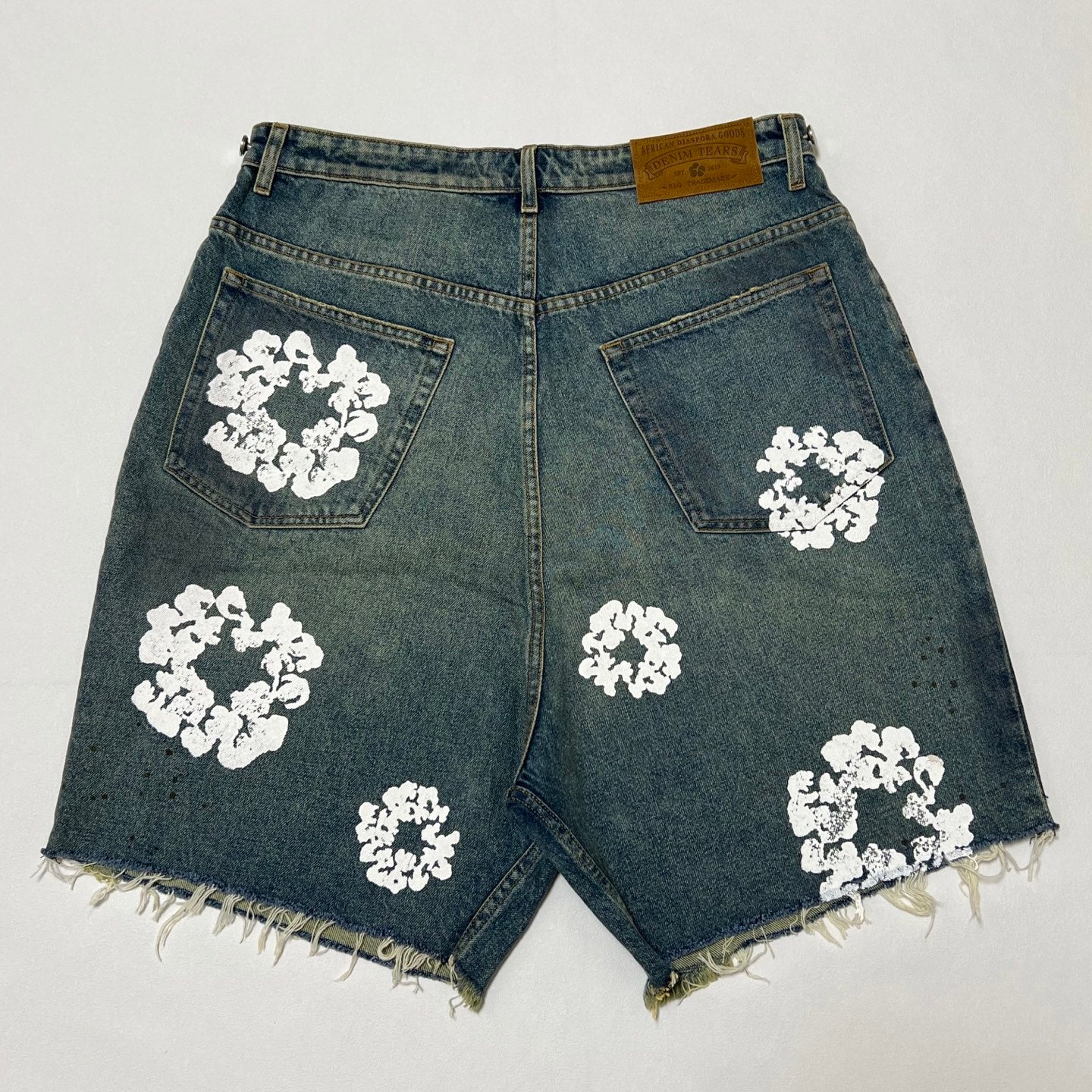 DENIM TEARS x LEVI'S Dirty Wash Wreath Short "Light Wash"