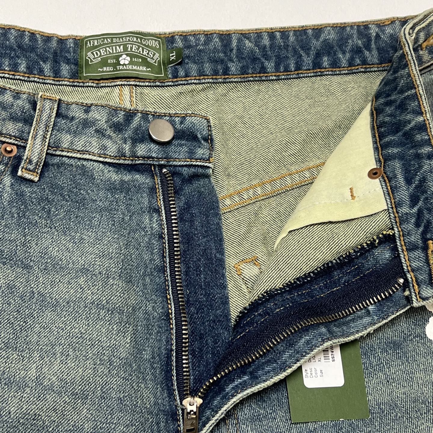 DENIM TEARS x LEVI'S Dirty Wash Wreath Short "Light Wash"