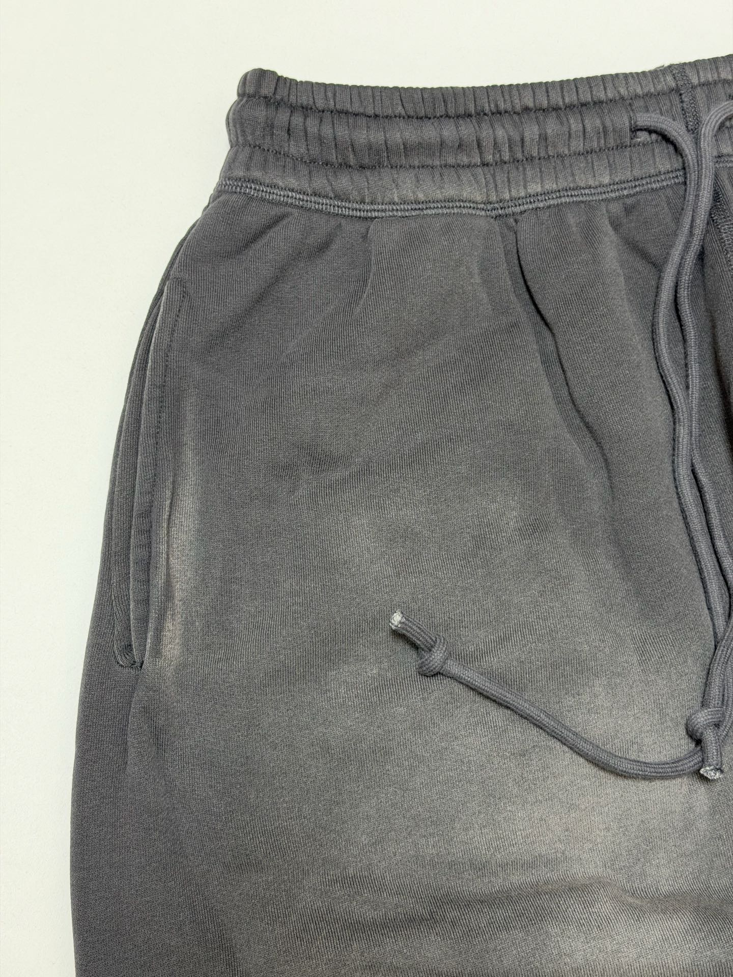 SAINT Mxxxxxx SWEAT PANTS/LOVE AMONG/BLACK