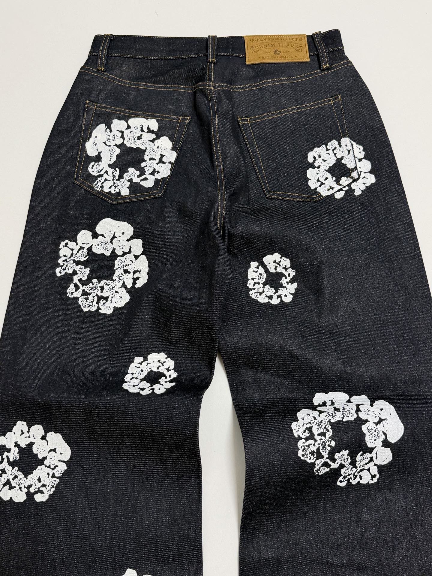 DENIM TEARS / BAGGY COTTON WREATH DENIM PANT