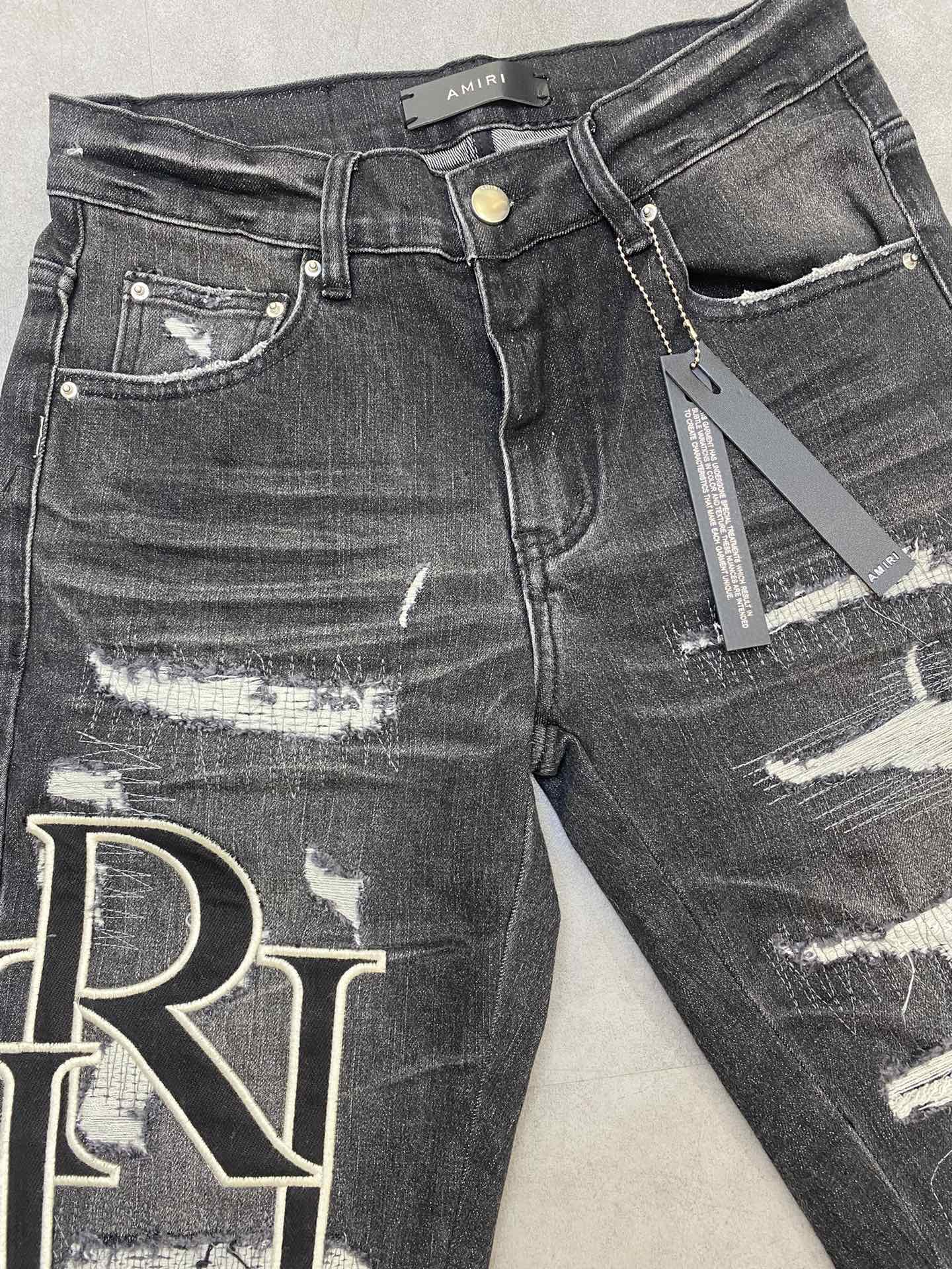AMIRI jeans with a distressed finish, embroidered logo on the side