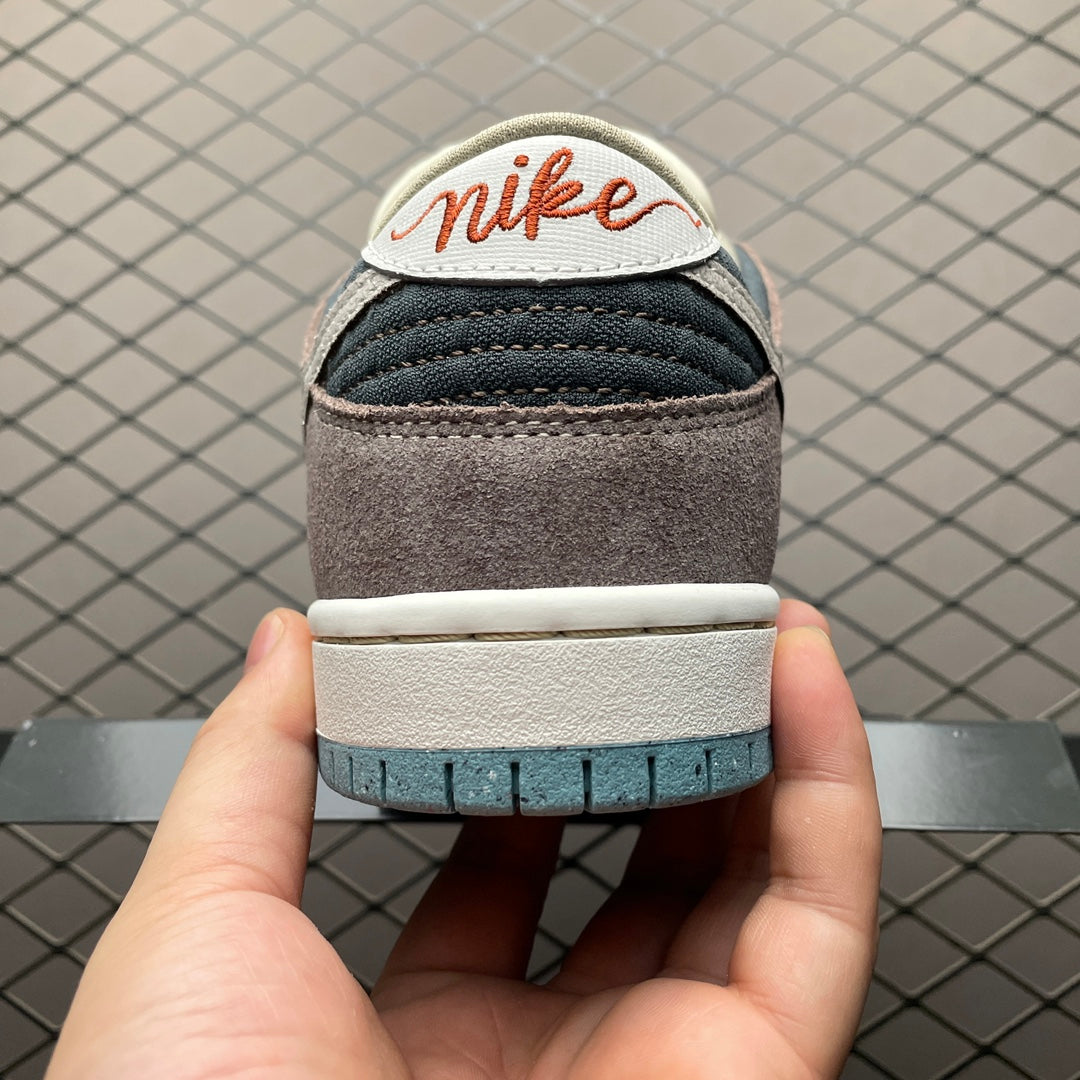Nike SB Dunk Low "Live, Laugh, Love"
